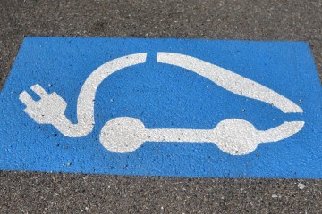 Automobile : l'électrique revient moins cher que l'essence, selon une étude de l'UFC-Que Choisir